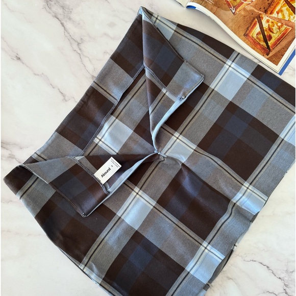 Mini Skirt - Picture 4 of 9